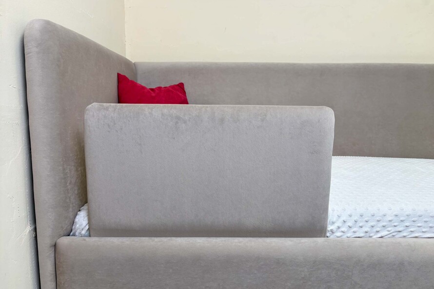 Ліжко дитяче з м`якою спинкою Арія