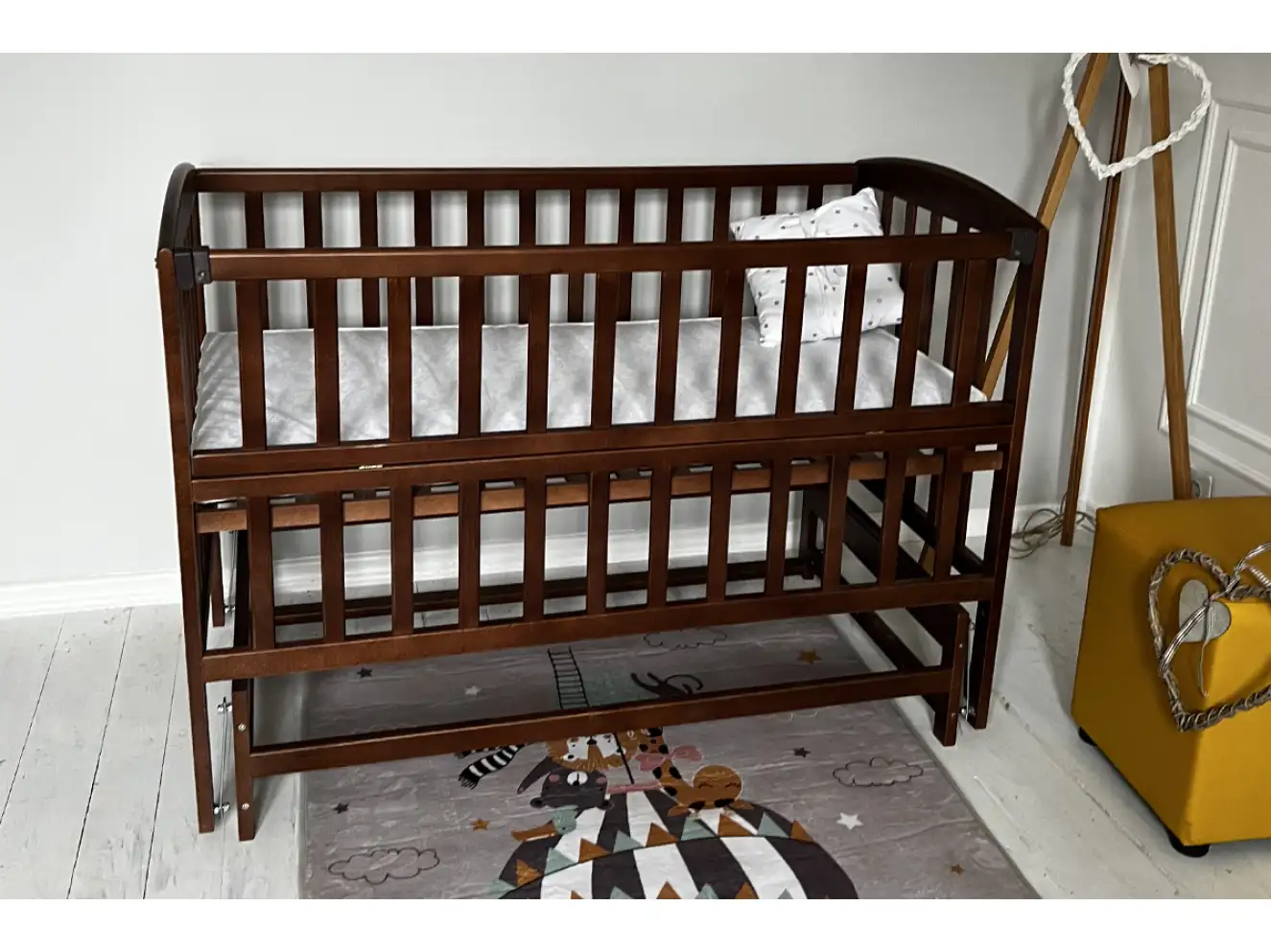 Кроватка для малышей Valeri (Валери) Цвет Орех 