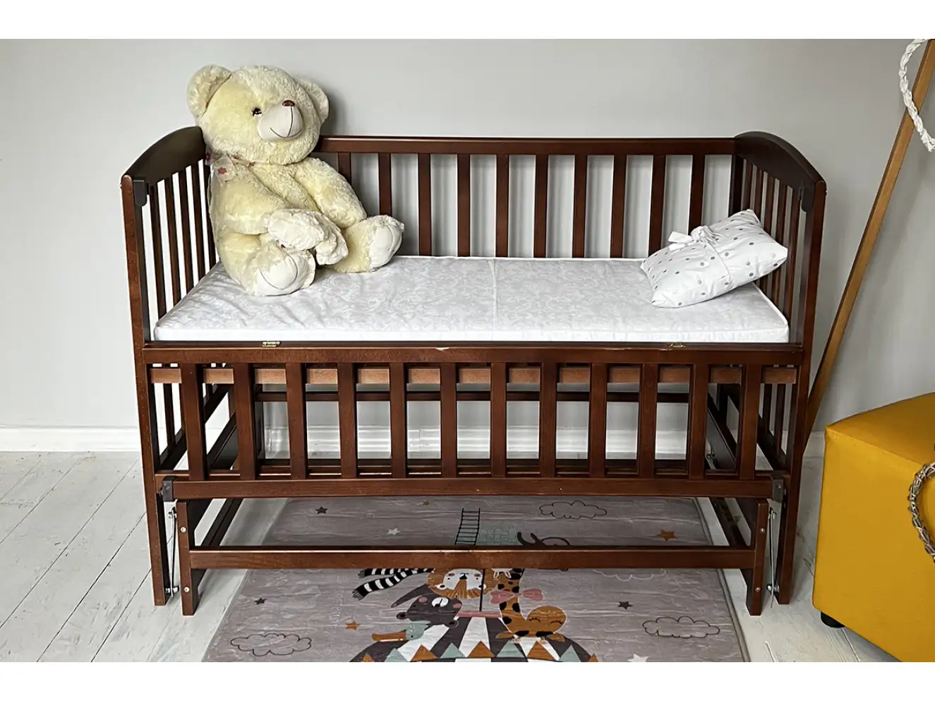 Кроватка для малышей Valeri (Валери) Цвет Орех 