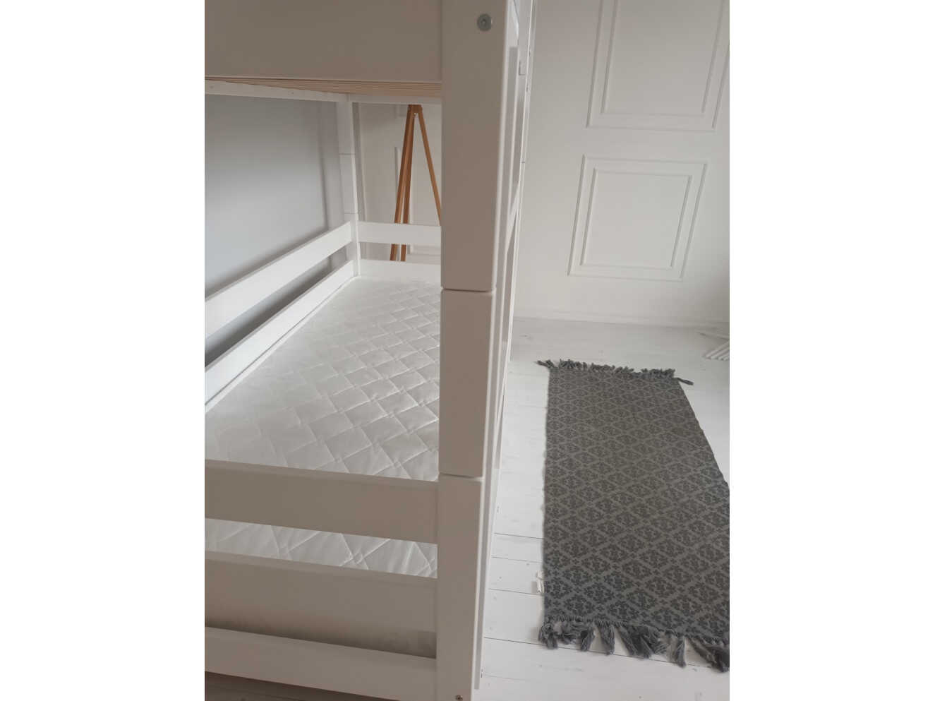 Ліжко Токіо (масив бука) Колір RAL (білий, сірий, айворі)