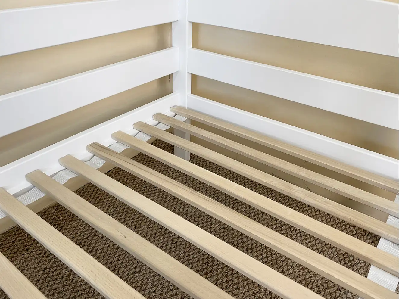 Дитяче ліжко з бортиком Лілу (бук) Колір RAL