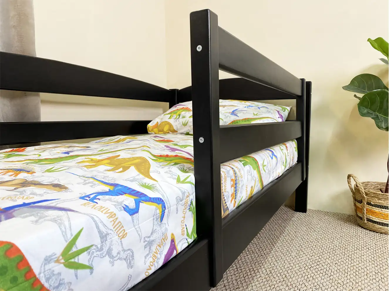 Дитяче ліжко з дерева Сонечко Тонований