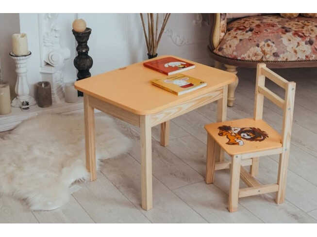 Комплект дитячий стільчик з малюнком "Левеня" та столик з ящиком / Жовтий