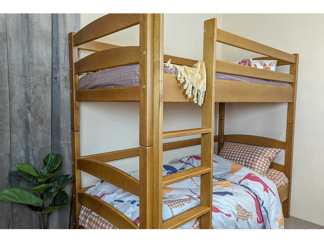 Ліжко Вікторія (масив бука) колір горіх світлий