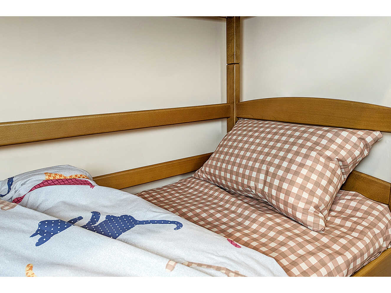Ліжко Вікторія (масив бука) колір тонований