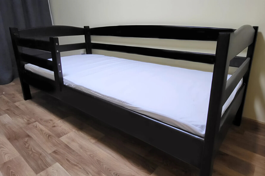 Кровать детская с бортиком Чадо (ольха) Цвет Венге