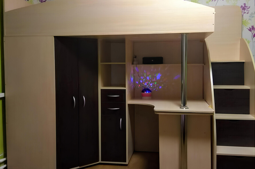 Ліжко Горище Тетяна №1 з розкладним столом і сходами-комод