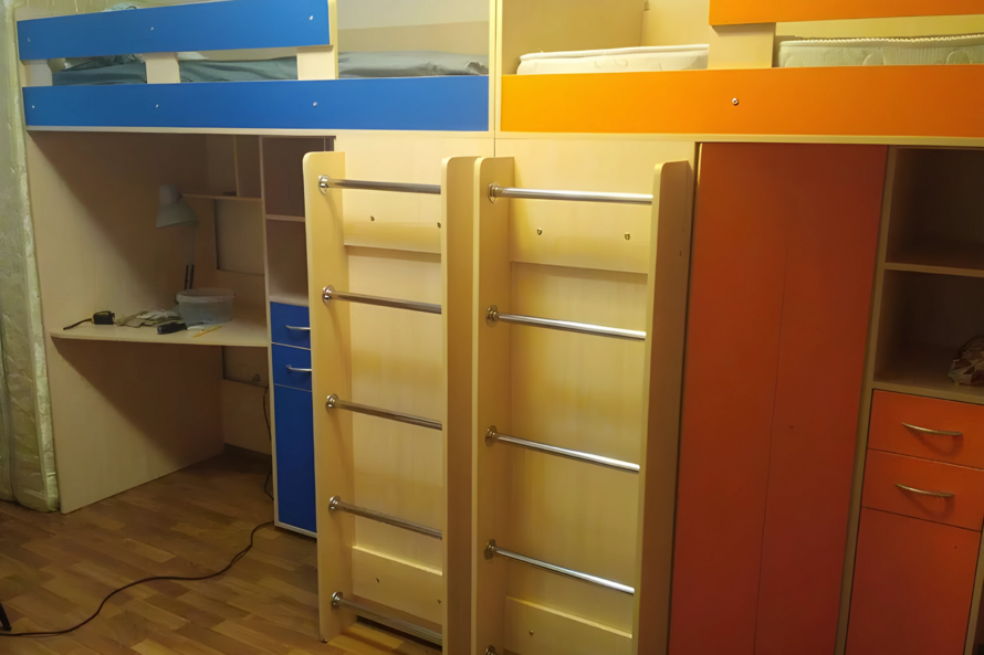 Ліжко Горище Мірабель з шафою та столом