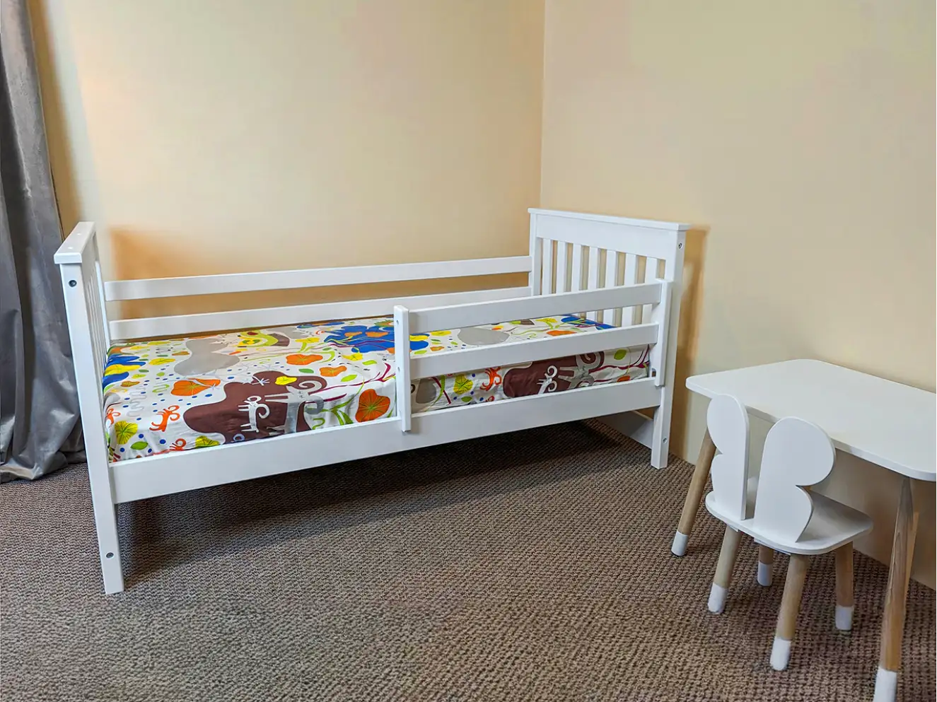 Дитяче ліжко з бортиком Адель (бук) Білий 