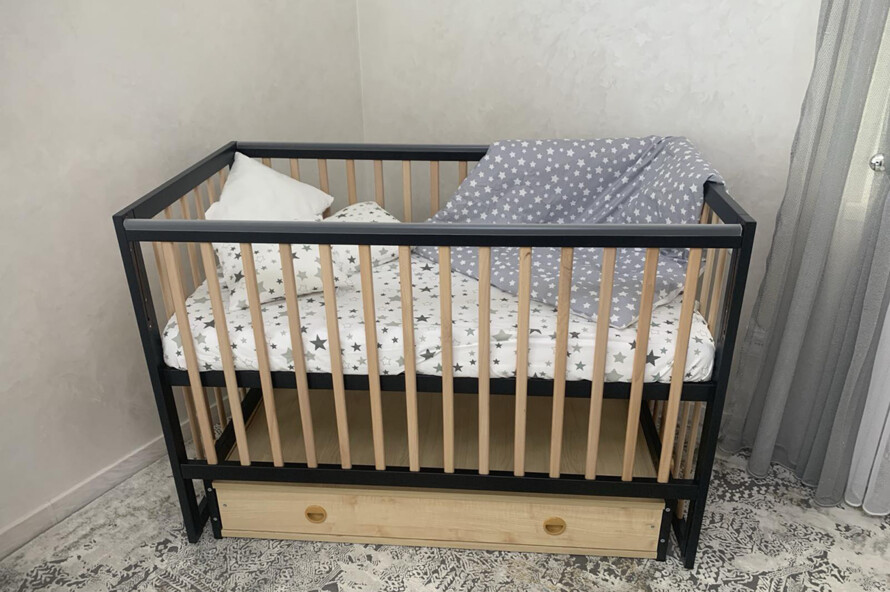 Кроватка детская София Цвет Черный с Натуральным