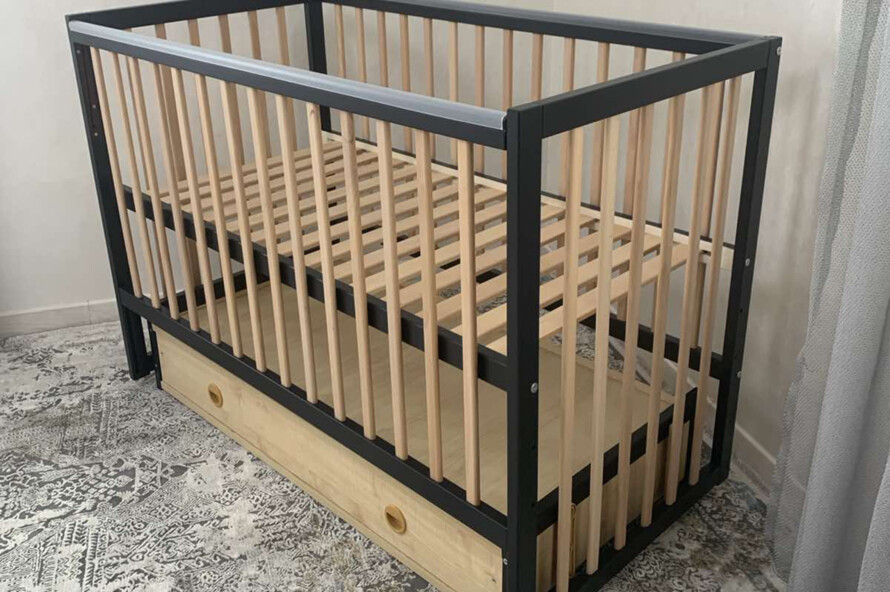 Кроватка детская София Цвет Черный с Натуральным