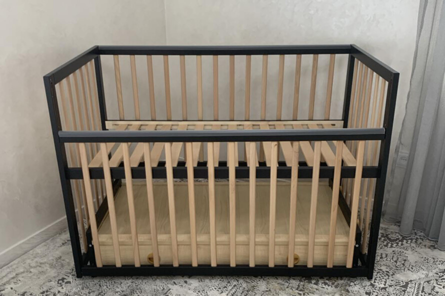 Кроватка детская София Цвет Черный с Натуральным