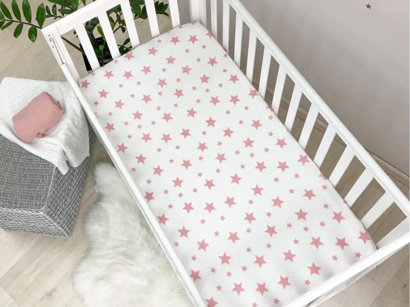 Простирадло дитяче Зірка велика пудра на білому