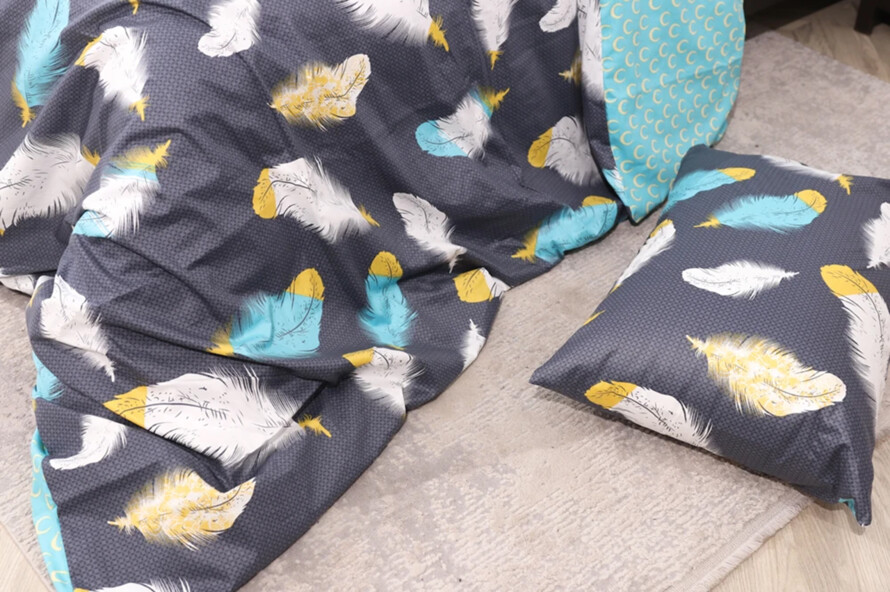 Полуторний набір постільної білизни Перо 150x220 з сатину