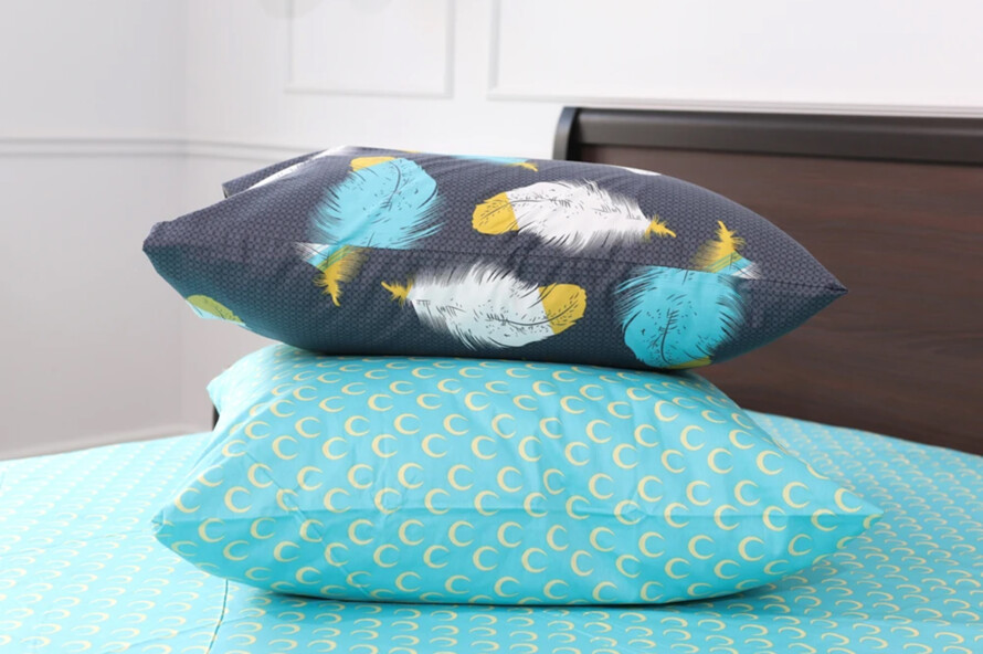 Полуторний набір постільної білизни Перо 150x220 з сатину