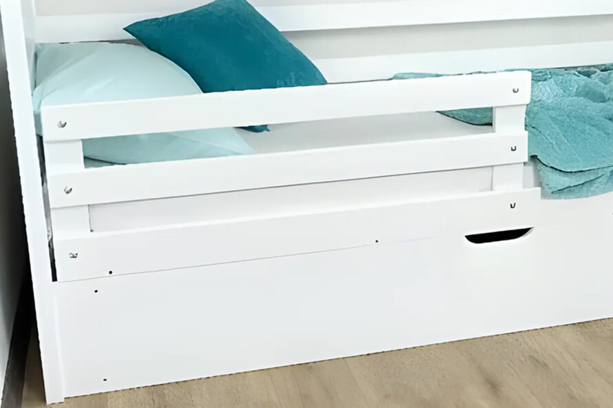 Дитяче ліжко з дерева Карлсон (бук)