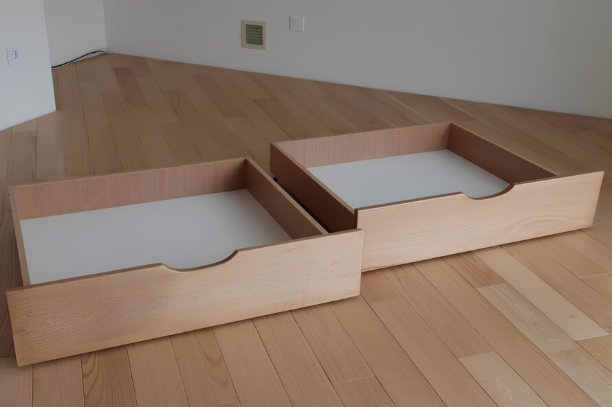 Дитяче ліжко з дерева Карлсон (бук)