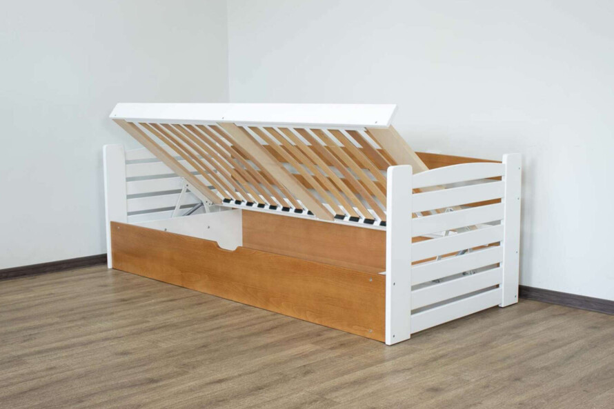 Дитяче ліжко з дерева Карлсон (бук)