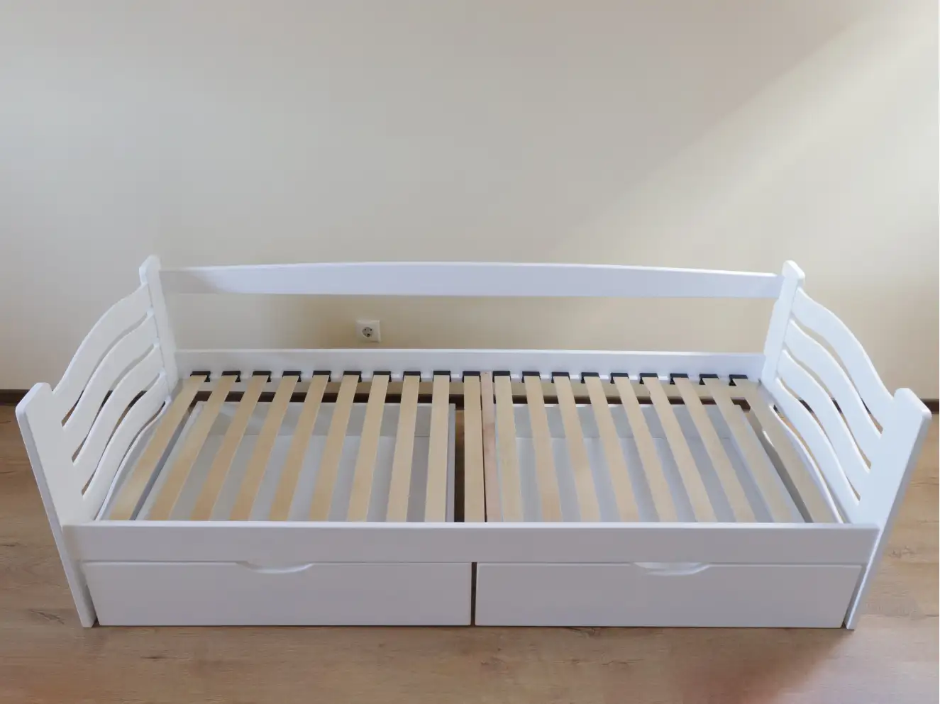 Детская кровать с дерева Микки Маус (бук) Детская кровать с дерева Микки Маус (бук)