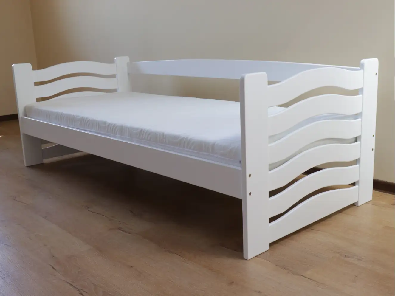 Детская кровать с дерева Микки Маус (бук) Детская кровать с дерева Микки Маус (бук)