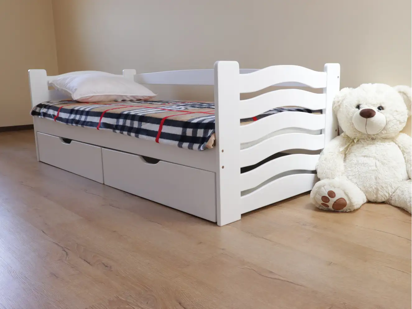 Детская кровать с дерева Микки Маус (бук) Детская кровать с дерева Микки Маус (бук)