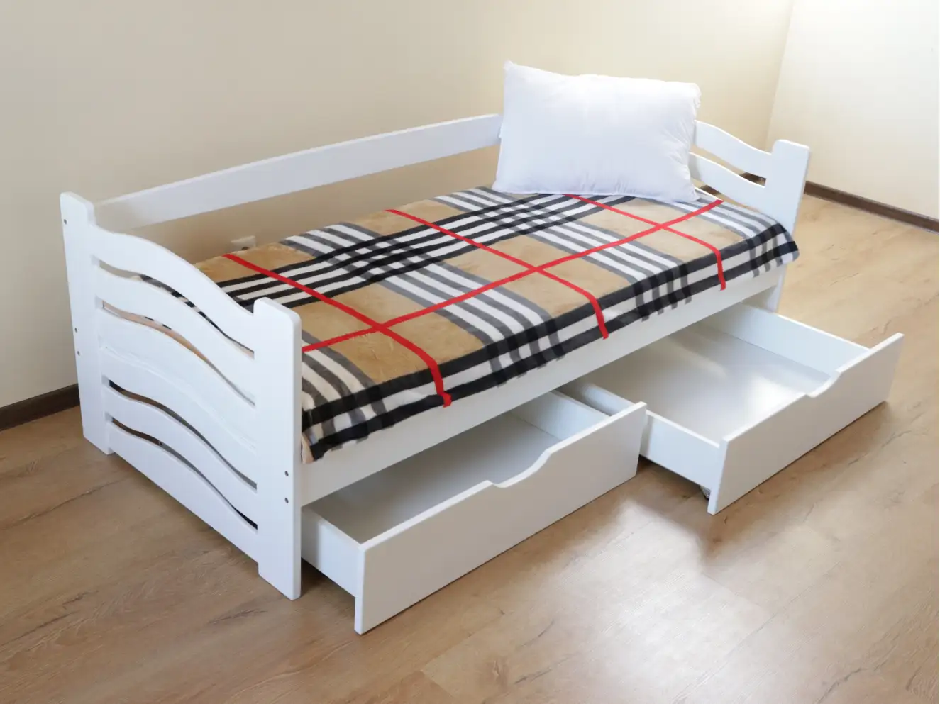 Детская кровать с дерева Микки Маус (бук) Детская кровать с дерева Микки Маус (бук)