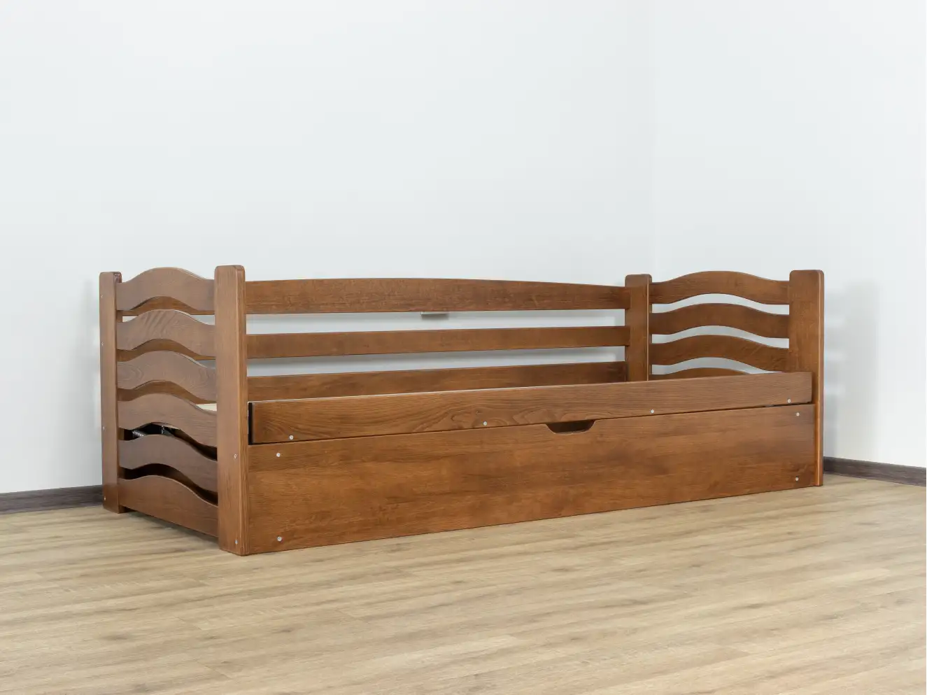 Детская кровать с дерева Микки Маус (бук) Детская кровать с дерева Микки Маус (бук)