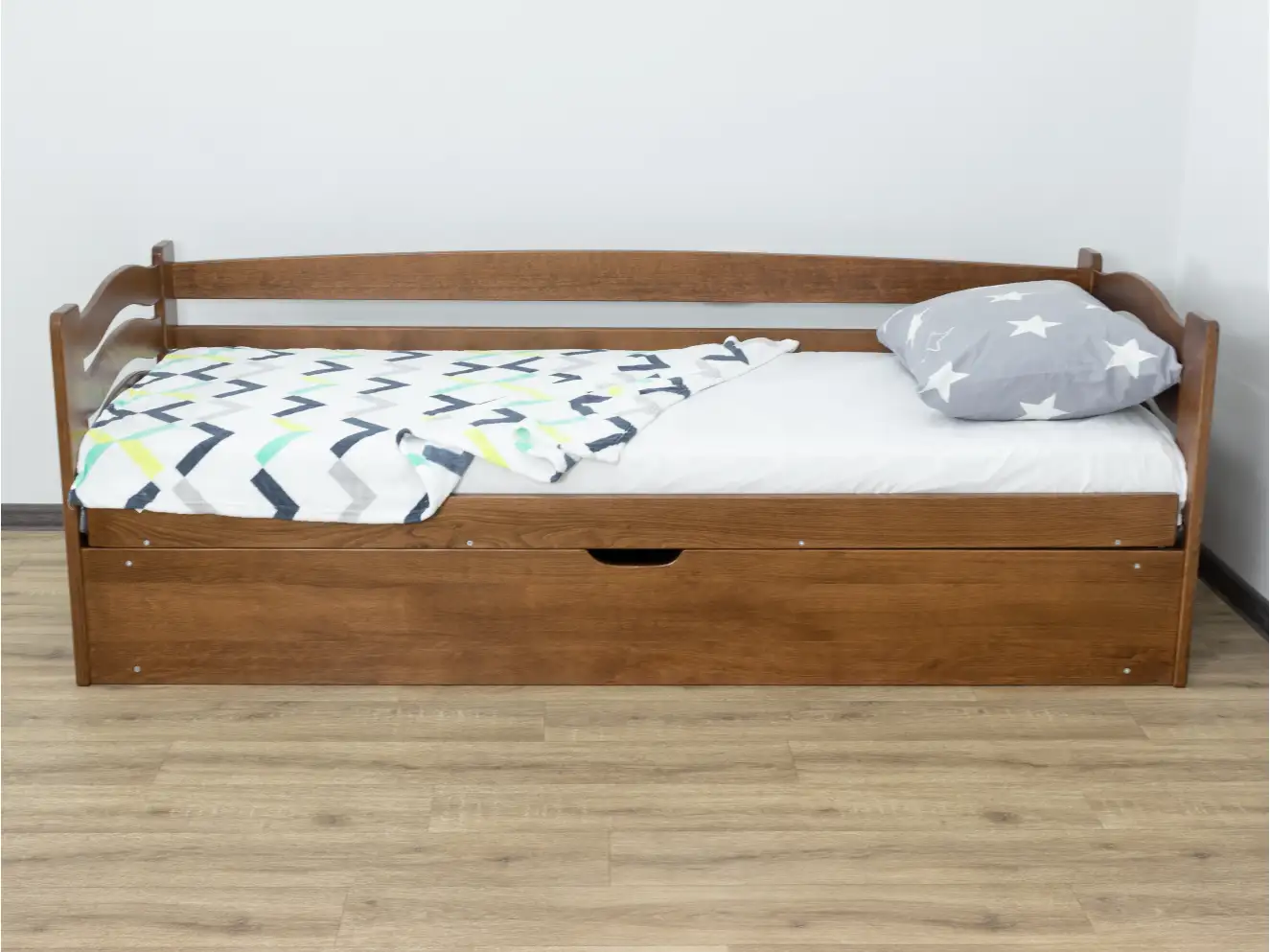 Детская кровать с дерева Микки Маус (бук) Детская кровать с дерева Микки Маус (бук)