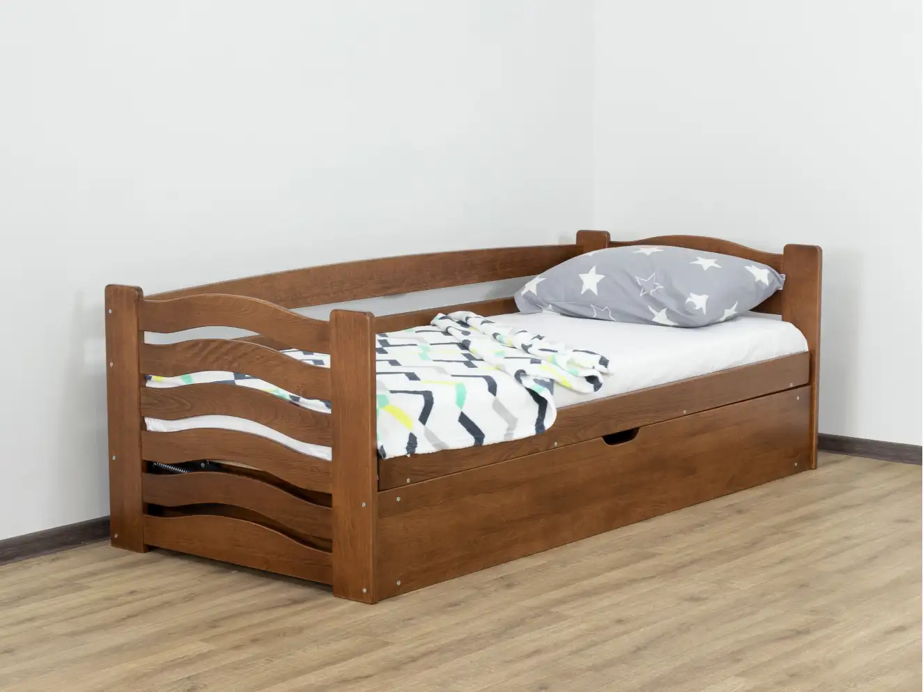 Детская кровать с дерева Микки Маус (бук) Детская кровать с дерева Микки Маус (бук)