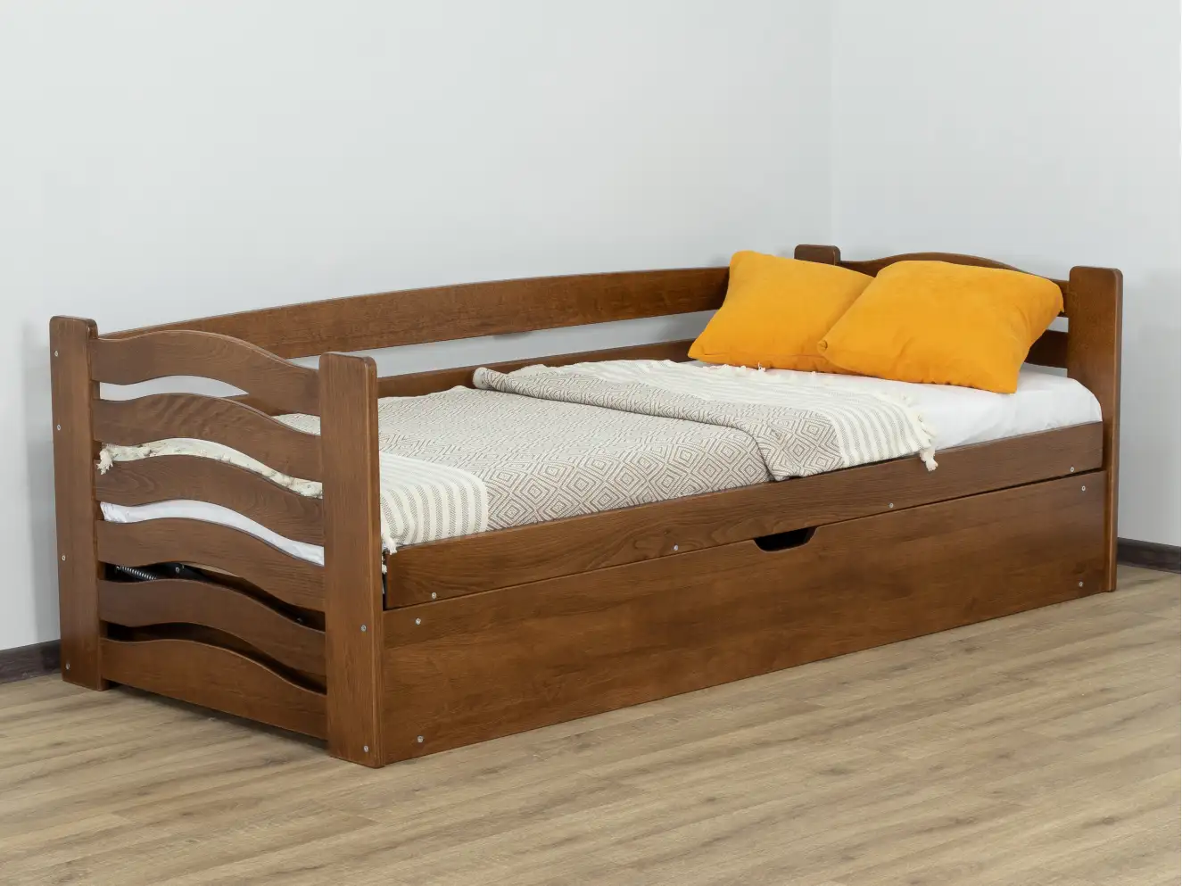 Детская кровать с дерева Микки Маус (бук) Детская кровать с дерева Микки Маус (бук)