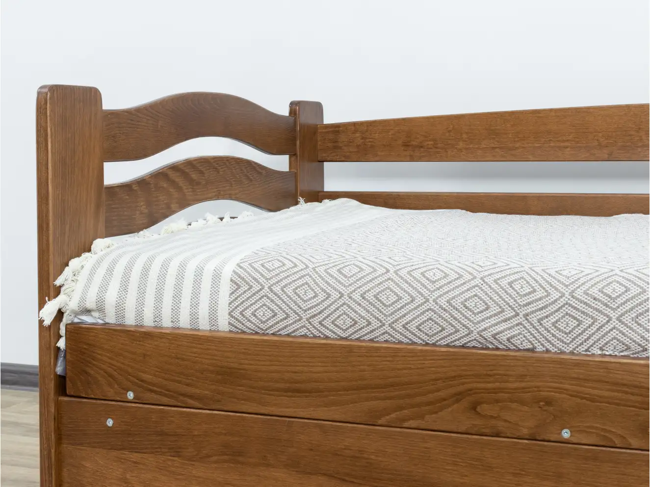 Детская кровать с дерева Микки Маус (бук) Детская кровать с дерева Микки Маус (бук)