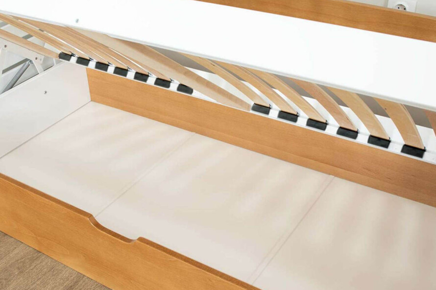 Детская кровать с дерева Микки Маус (бук) 