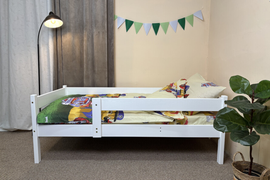 Дитяче ліжко з матрацом, бортиком та шухлядами Тотошка біле