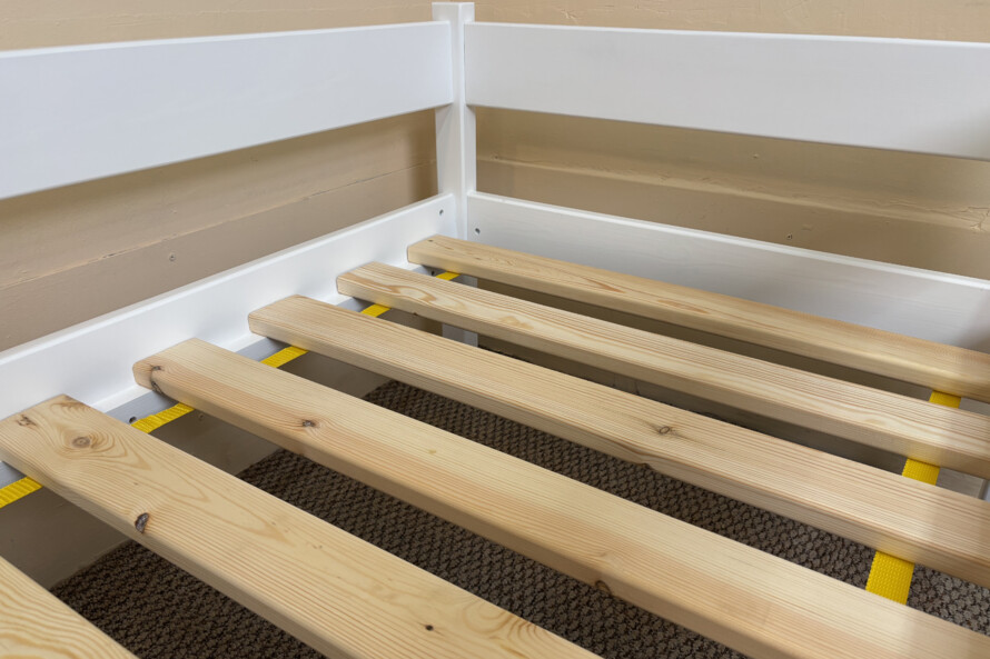 Дитяче ліжко з матрацом, бортиком та шухлядами Тотошка біле