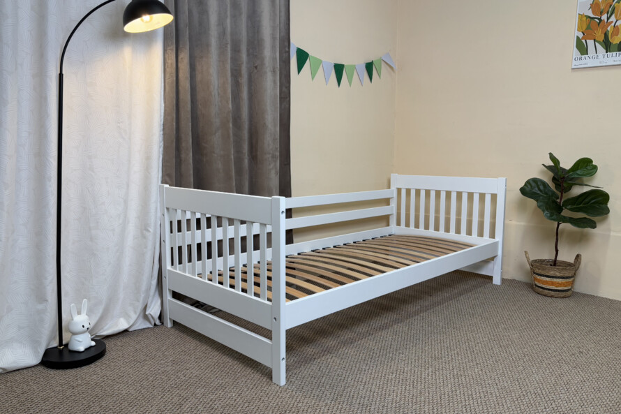 Акция детская кровать Нордик (бук) Белый в комплекте съемный бортик