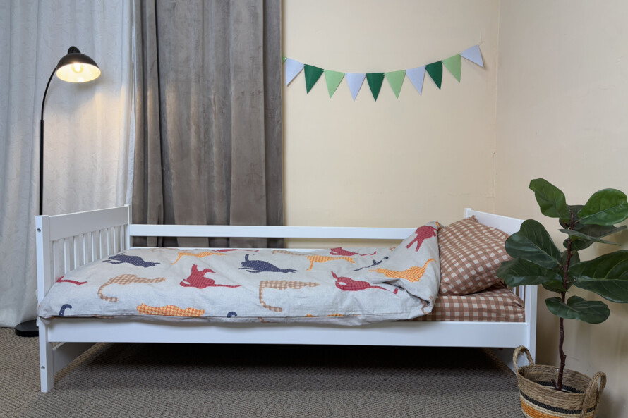 Акция детская кровать Нордик (бук) Белый в комплекте съемный бортик