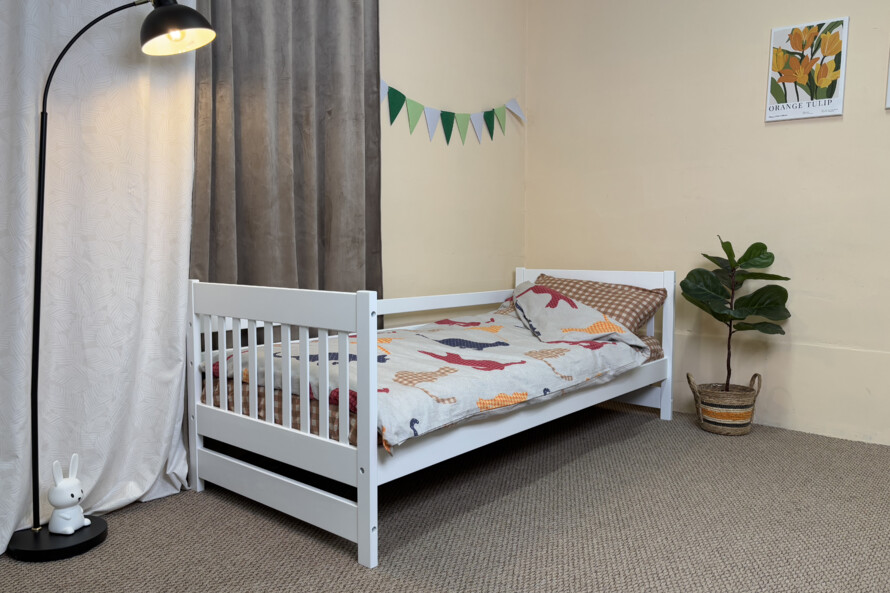 Акция детская кровать Нордик (бук) Белый в комплекте съемный бортик