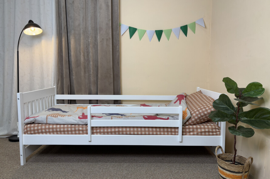 Акция детская кровать Нордик (бук) Белый в комплекте съемный бортик