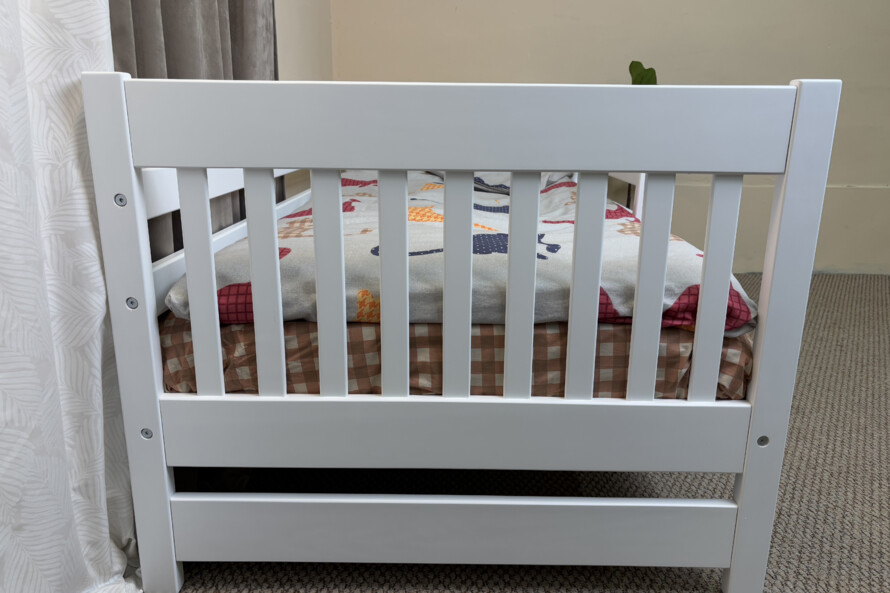 Акция детская кровать Нордик (бук) Белый в комплекте съемный бортик