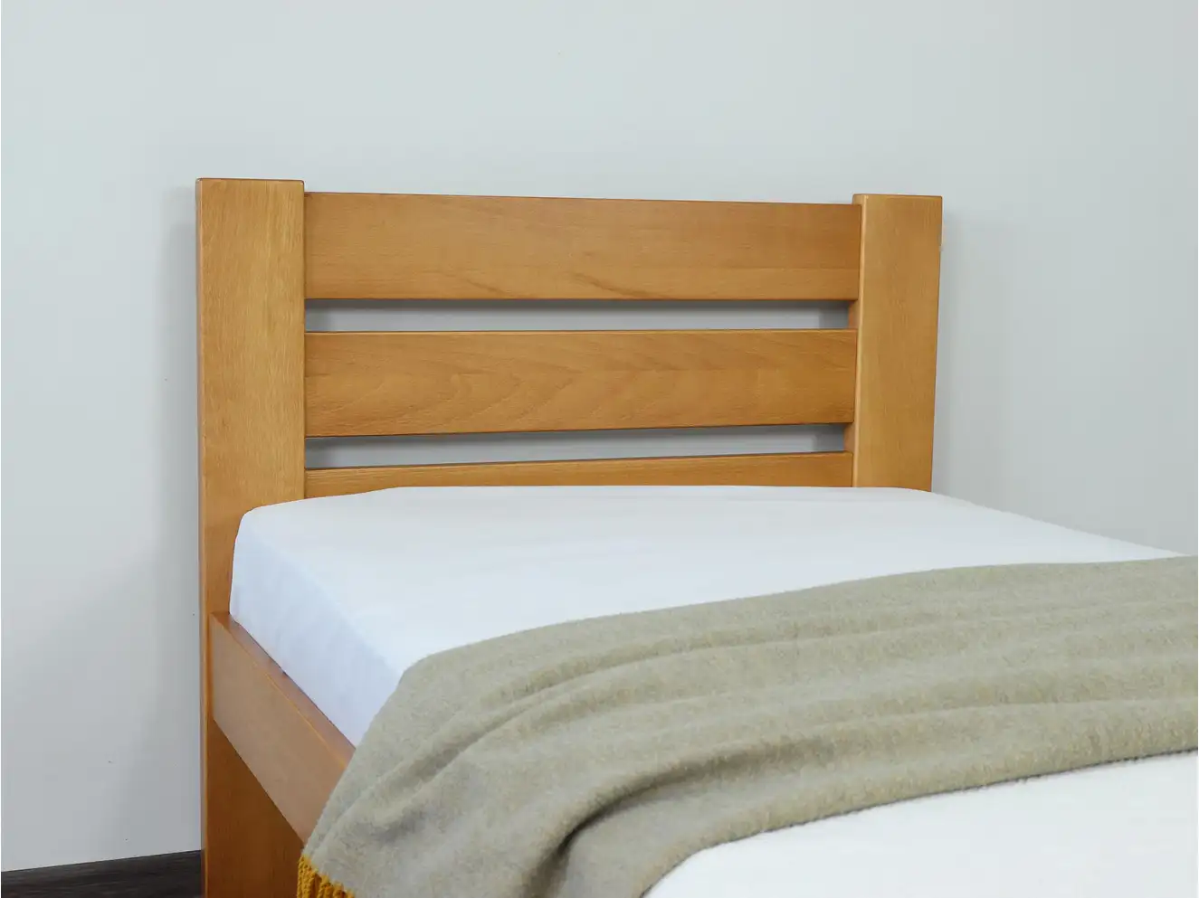 Дитяче ліжко з дерева Марсель (бук) 