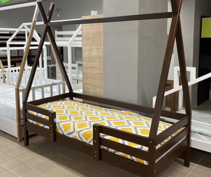 Детская кровать домик с дерева Гаппи (тонированный)