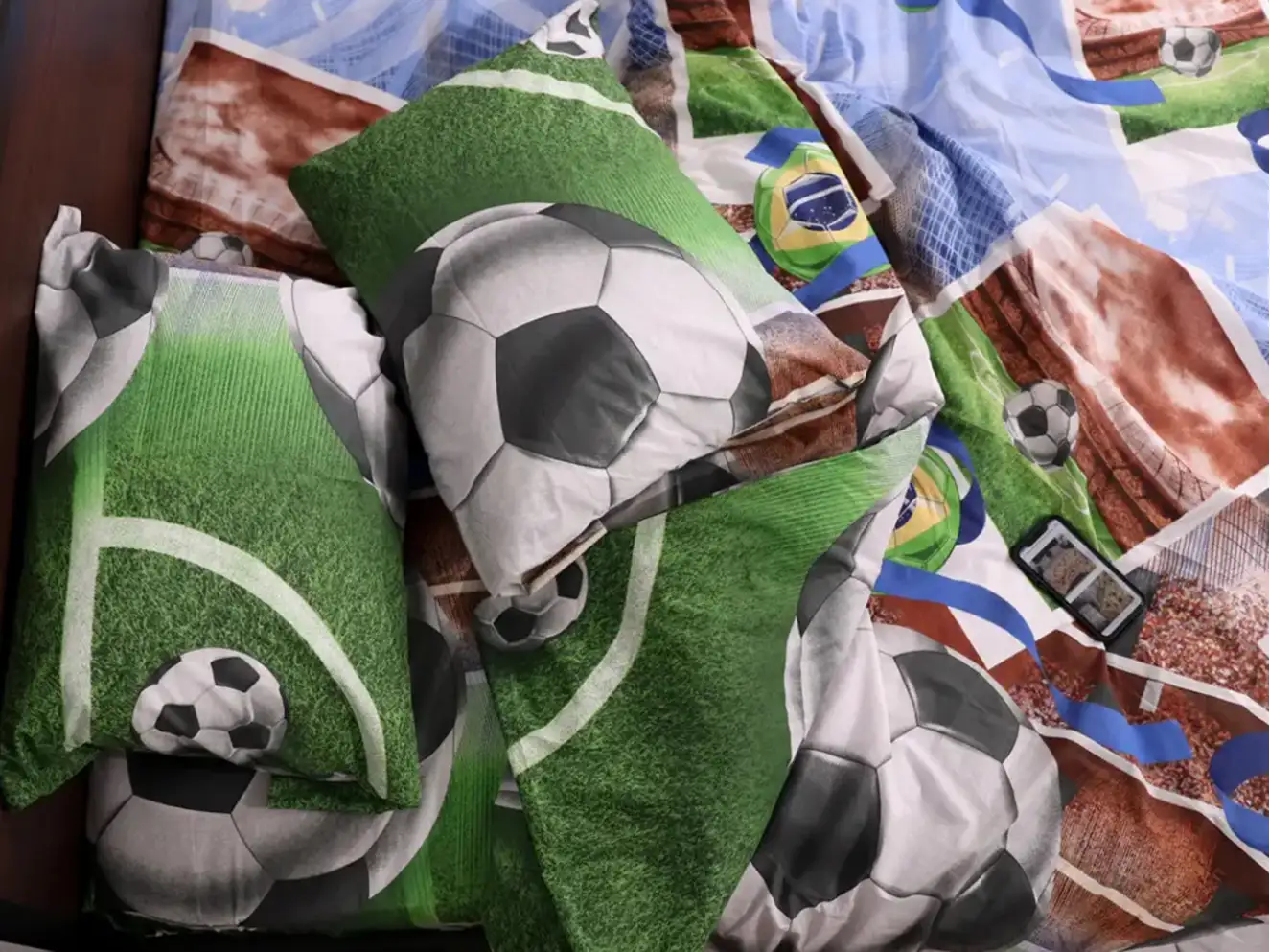 Полуторний набір постільної білизни з принтом футбол 150x220 із Бязі Gold Полуторний набір постільної білизни з принтом футбол 150x220 із Бязі Gold