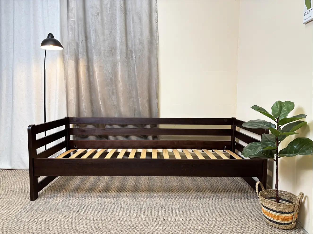 Дитяче ліжко з дерева Кевін (темний горіх)