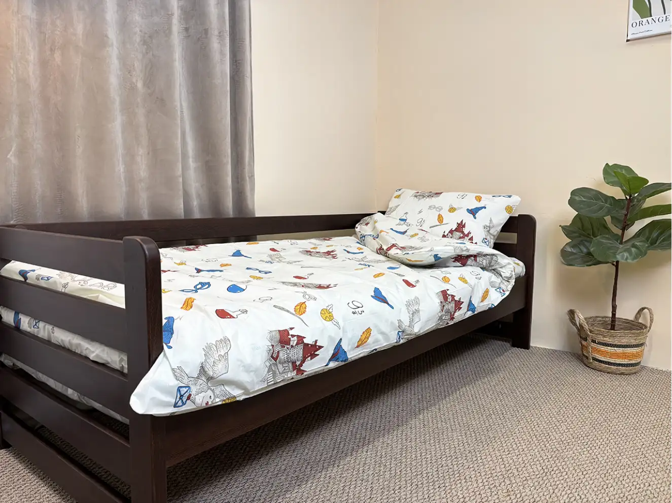 Дитяче ліжко з дерева Кевін (темний горіх)