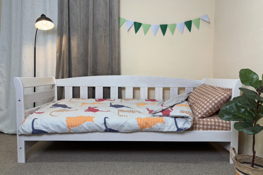 Кровать подростковая деревянная Тедди (бук) Тонированный