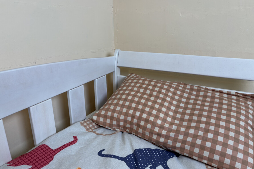 Кровать подростковая деревянная Тедди (бук) Тонированный