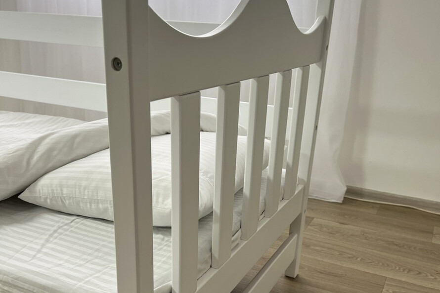 Дитяче ліжко з бортиком Аврора (бук) Колір RAL