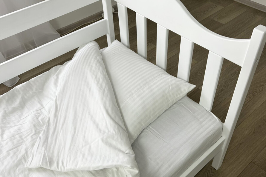 Дитяче ліжко з бортиком Аврора (бук) Колір RAL