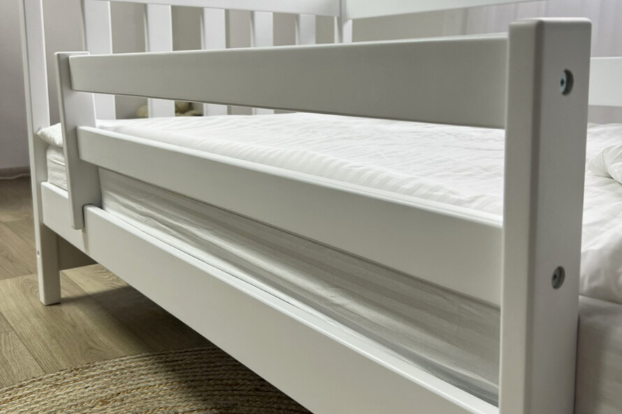 Дитяче ліжко з бортиком Аврора (бук) Колір RAL