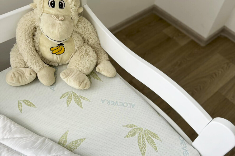 Дитяче ліжко з дерева Злата (бук) Білий